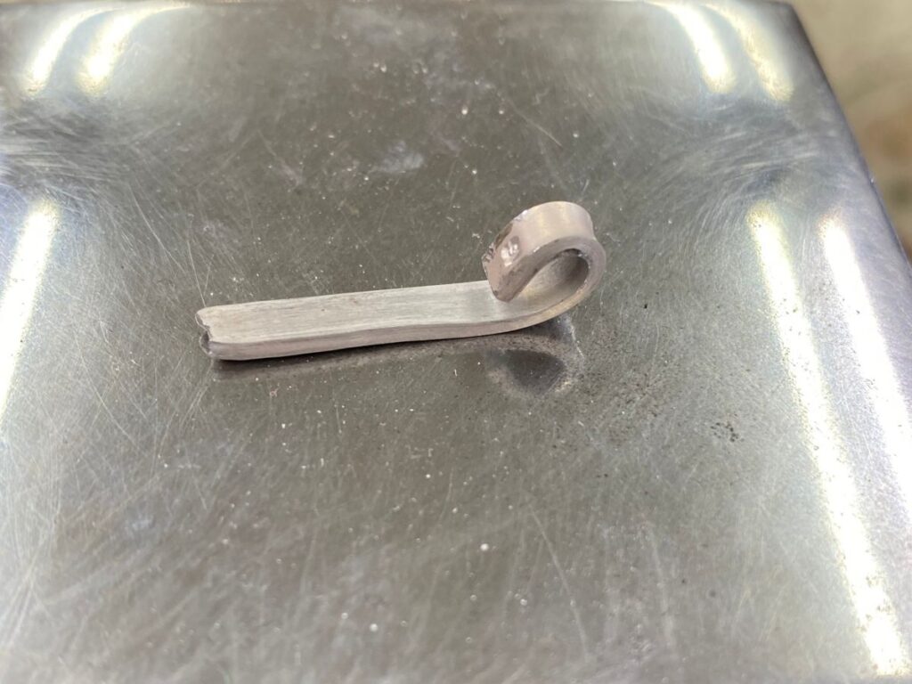 Step 3:バチカン(紐通し)の制作と連結