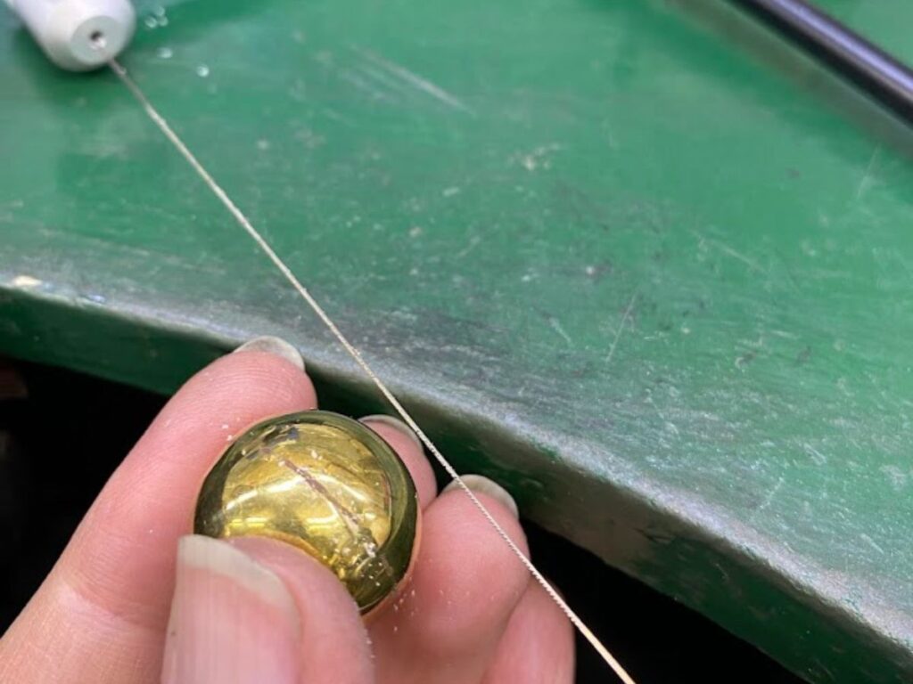 既製のガムランボールを分解するところ